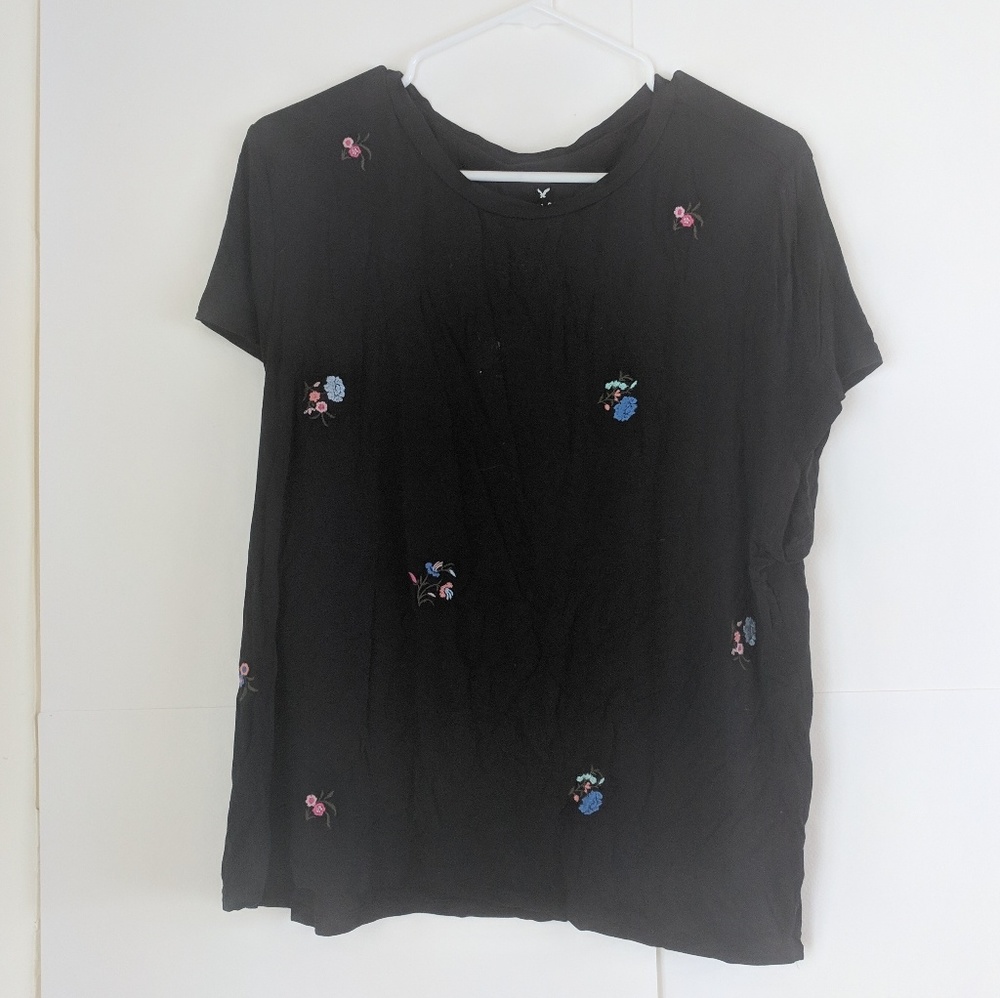 American Eagle floral embroidered t-shirt
